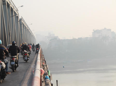 Sông Hồng ngổn ngang rác ngày tiễn ông Táo lên trời